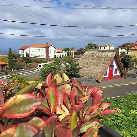 Casa Do Til Santana (Madeira)