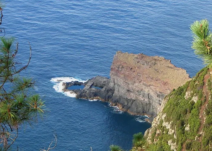 Casa Do Til Santana (Madeira)